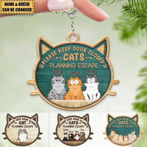 Please Keep Door Closed, Cat Planning Escape - Personalized Keychain - Gift For Cat Lovers