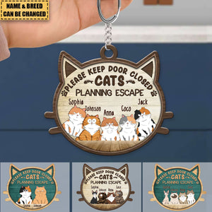 Please Keep Door Closed, Cat Planning Escape - Personalized Keychain - Gift For Cat Lovers